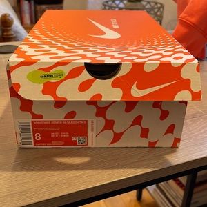 Brand New Nike Renew size 8